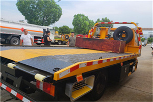 新民附近拖车电话号码服务